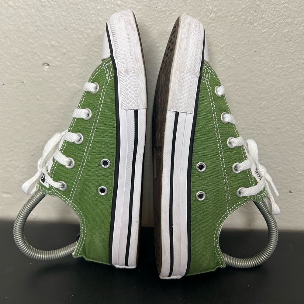 Converse Chuck Taylors, Green and White Sneakers youth size 2 - Picture 8 of 10